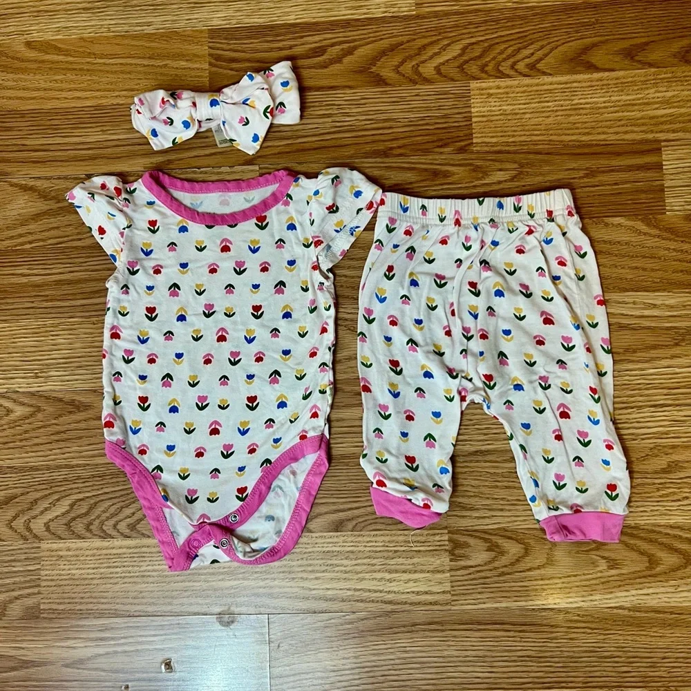 Colorful Baby Onesies and Outfits Set - Picture 7 of 9